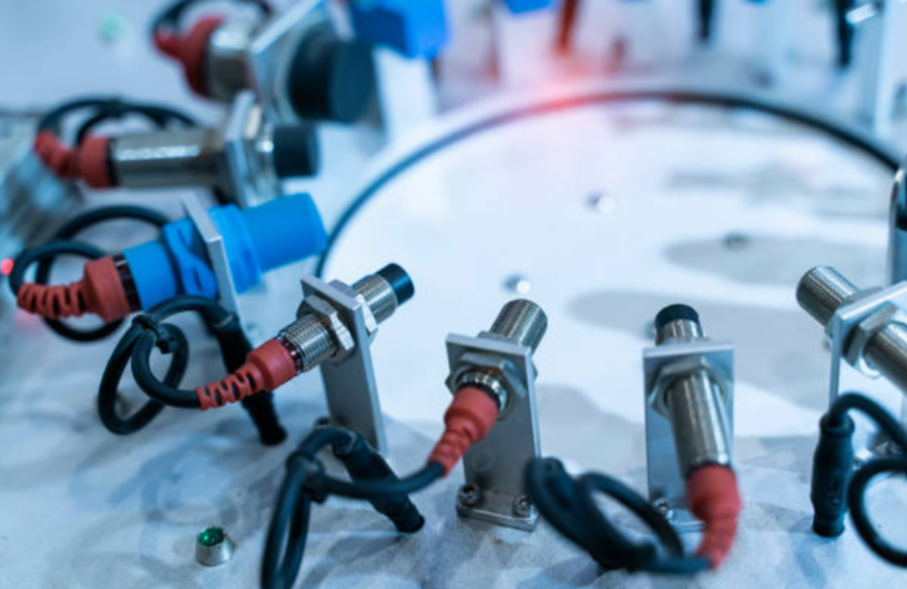Understanding NPN and PNP Sensors: A B2B Guide for Industrial Automation
