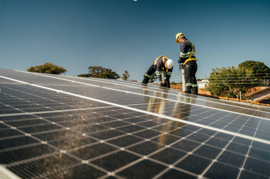 Navigating the Seasons: A Guide to Off-Grid Systems for Ontario's Climate