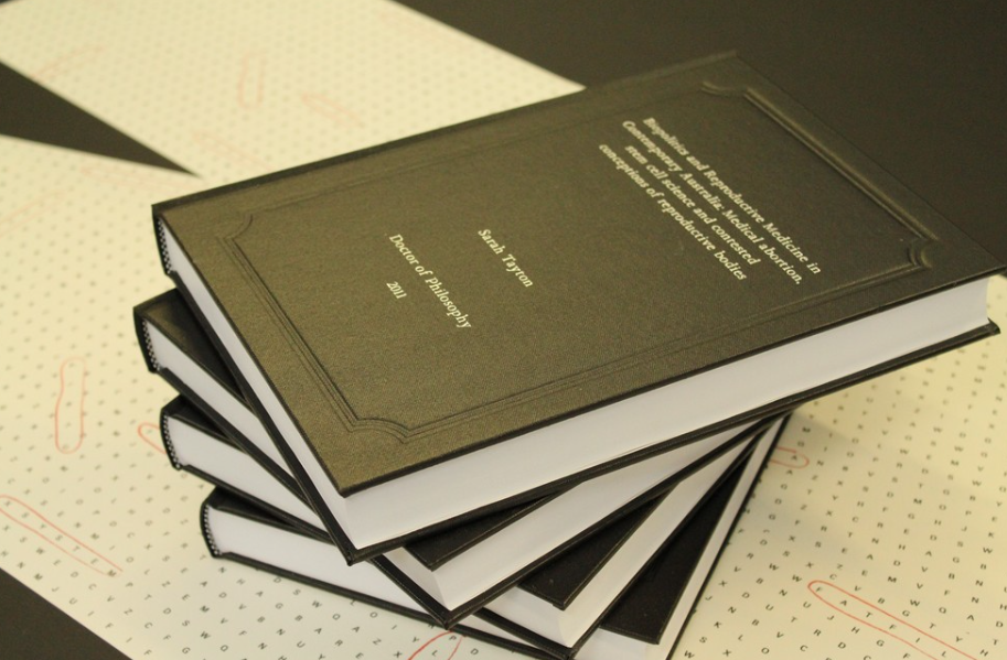 Academic Excellence in Print: TesiLab’s Fast, Green Thesis Service